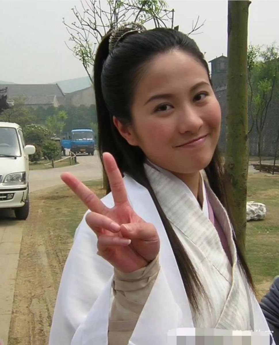 被下降头的叶璇开始低调了?微博画风少儿不宜,默默做事却很圈粉