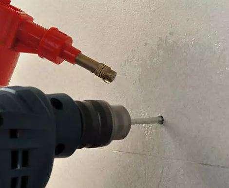 老师傅这样给瓷砖打孔,效率高还不开裂