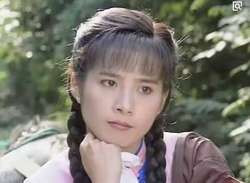 当年拍摄《青青河边草》时,琼瑶在万千演员中,挑中了她出演青青这一