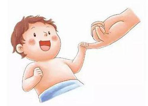 训练抓握能力可促进宝宝的大脑发育,宝妈一定不要忽视