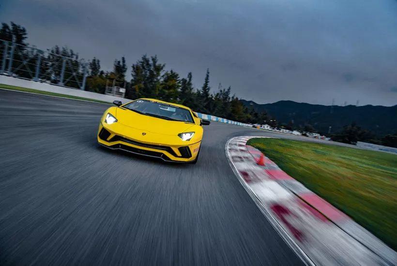 激发最原始的欲望 赛道亲密接触兰博基尼家族-新浪汽车