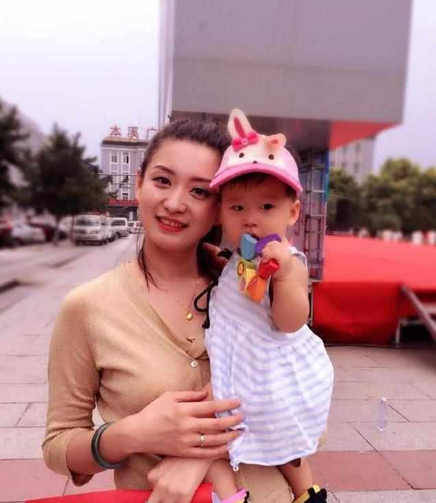 中颜值担当,戏外更是美女学霸,和老公生活幸福|乡村爱情|杜肖雄|赵