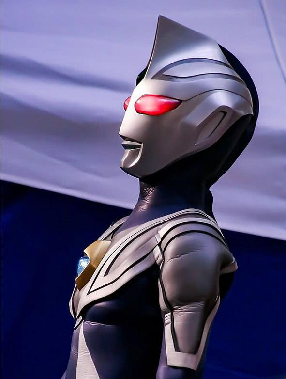 4 黑暗扎基作为史上最强奥特曼诺亚的分身,炸鸡自从离开了tv版后,就被