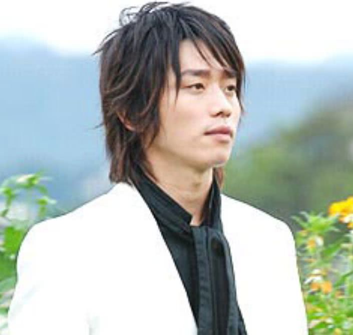 男主角由张栋梁扮演,而女主角由甜心教主王心凌扮演.