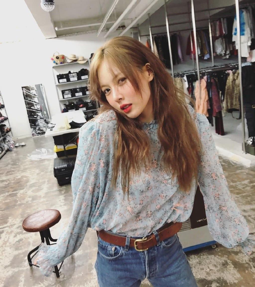 金泫雅把我们都给骗了,正常穿搭超美,男的看了心动女的看了羡慕