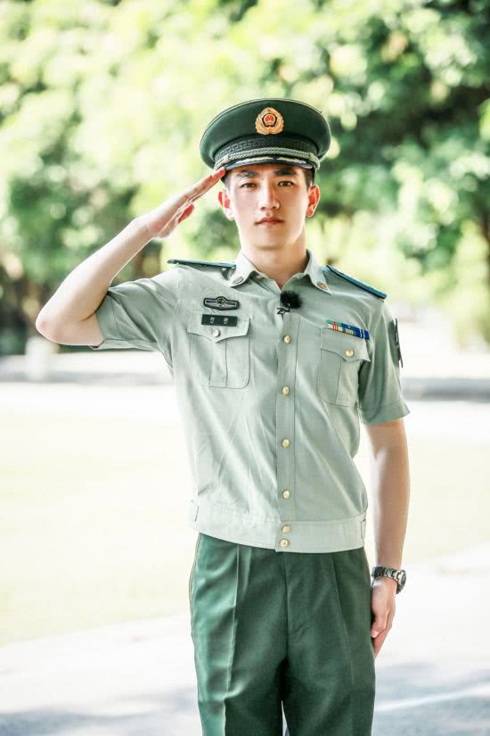 何捷真实家庭背景曝光,妈妈是校医,难怪他能拿下张馨予呢