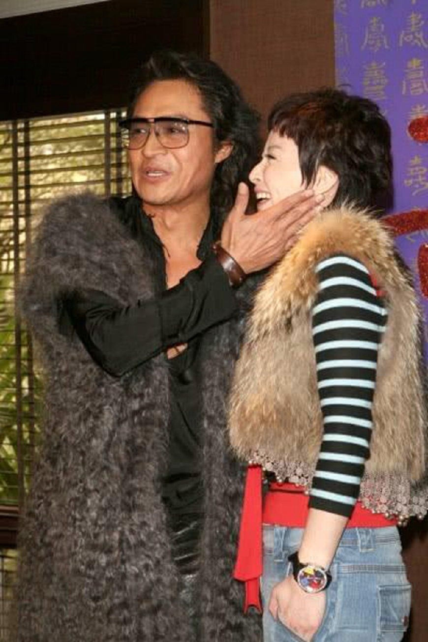 但是在众多的绯闻女友当中,马景涛对于莉动过真正的感情,她是《绝代