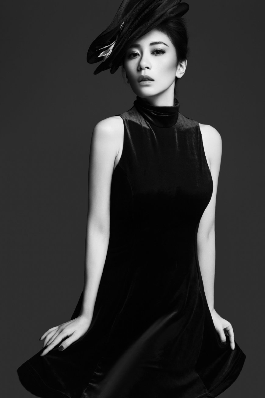 贾静雯充满女人味的穿搭,自信优雅,魅力无限|贾静雯|女性魅力|裙摆