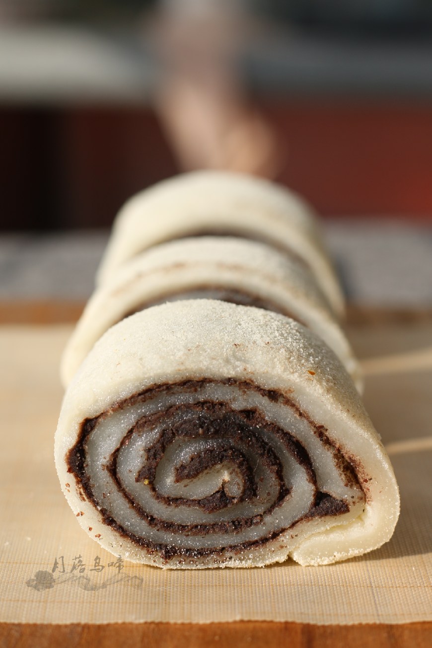 蒸熟,卷一卷,这个小吃真简单,香甜又糯软,第一次做就成功!