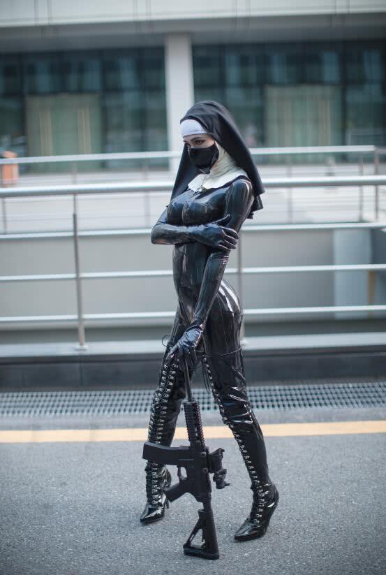 铁路胶衣丧尸题材小说 胶衣紧缚故事与魅魔变身怎么发展