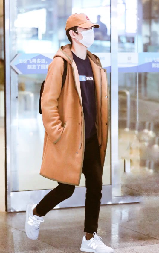 王凯太让粉丝操心了,就因为穿了一双袜子成焦点,网友:长大了!