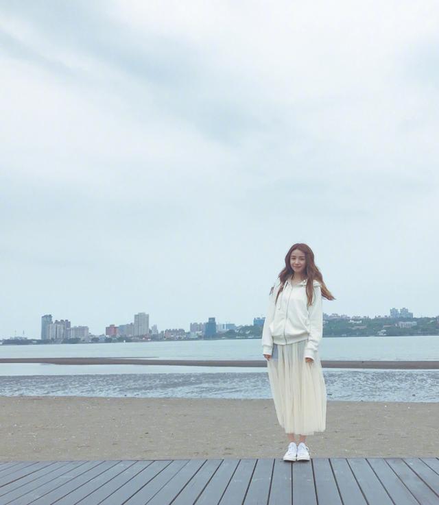 斗鱼女主播周二珂被同行小缘喵偷拍,二珂只回复了一个字!