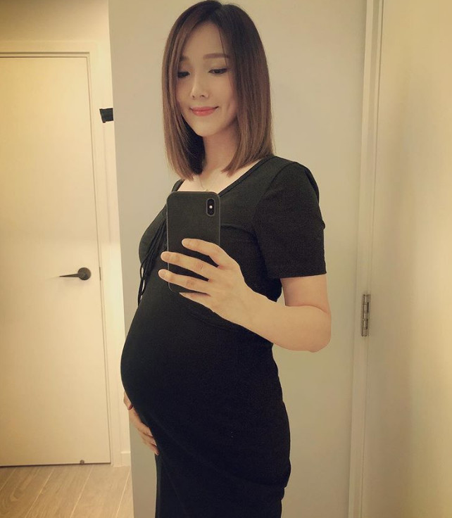 前tvb小花晒巨肚获赞 坦言未知顺产还是开刀