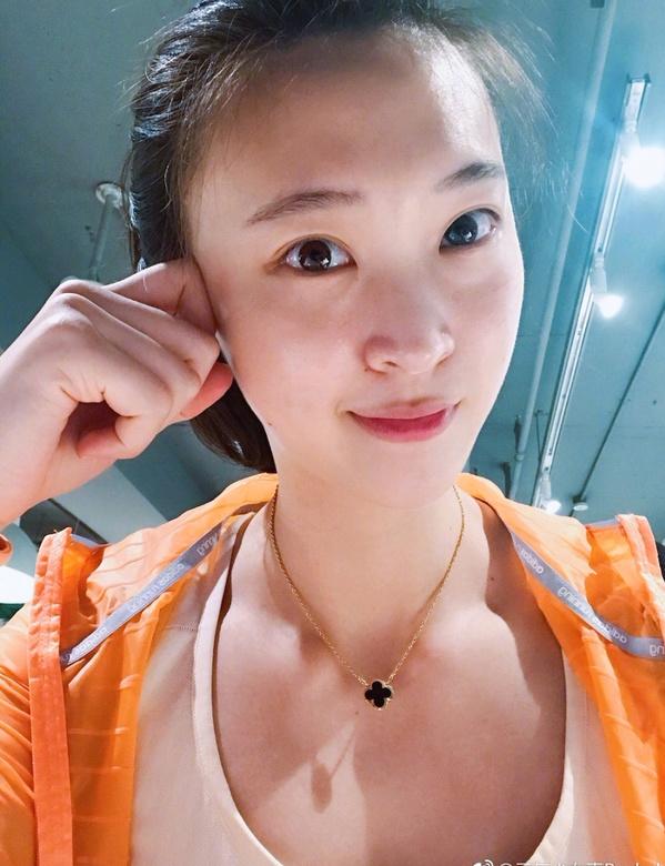 中国女排最美姑娘身高2米,为何无人敢追?网友:太高了够不着