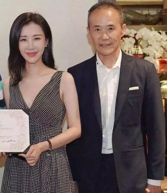 68岁王石与38岁的田朴珺,一起六年秀恩爱,网友:这是真爱!