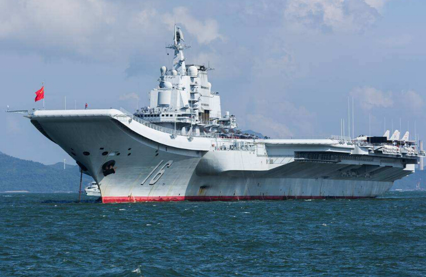 6万多吨大船要来,中国航母船坞再次注满水,辽宁舰让位
