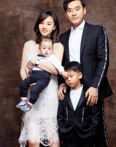 陈龙全家福照片:陈龙"我家一人像一个!网友:都是高颜值!
