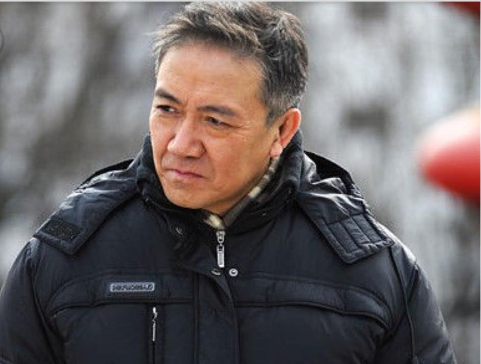 60岁李幼斌近照满头白发无戏可拍惹人怜网友永远的军魂