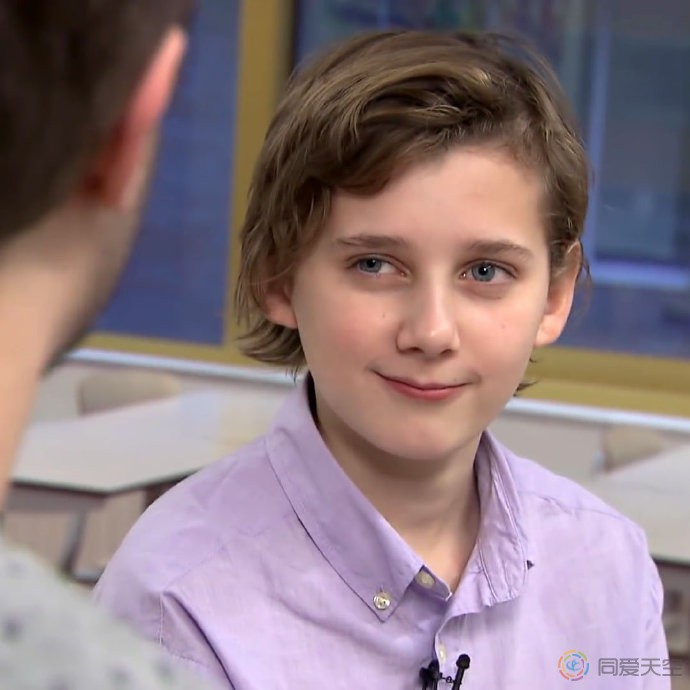 荷兰12岁少年在电台节目中说:我喜欢男生