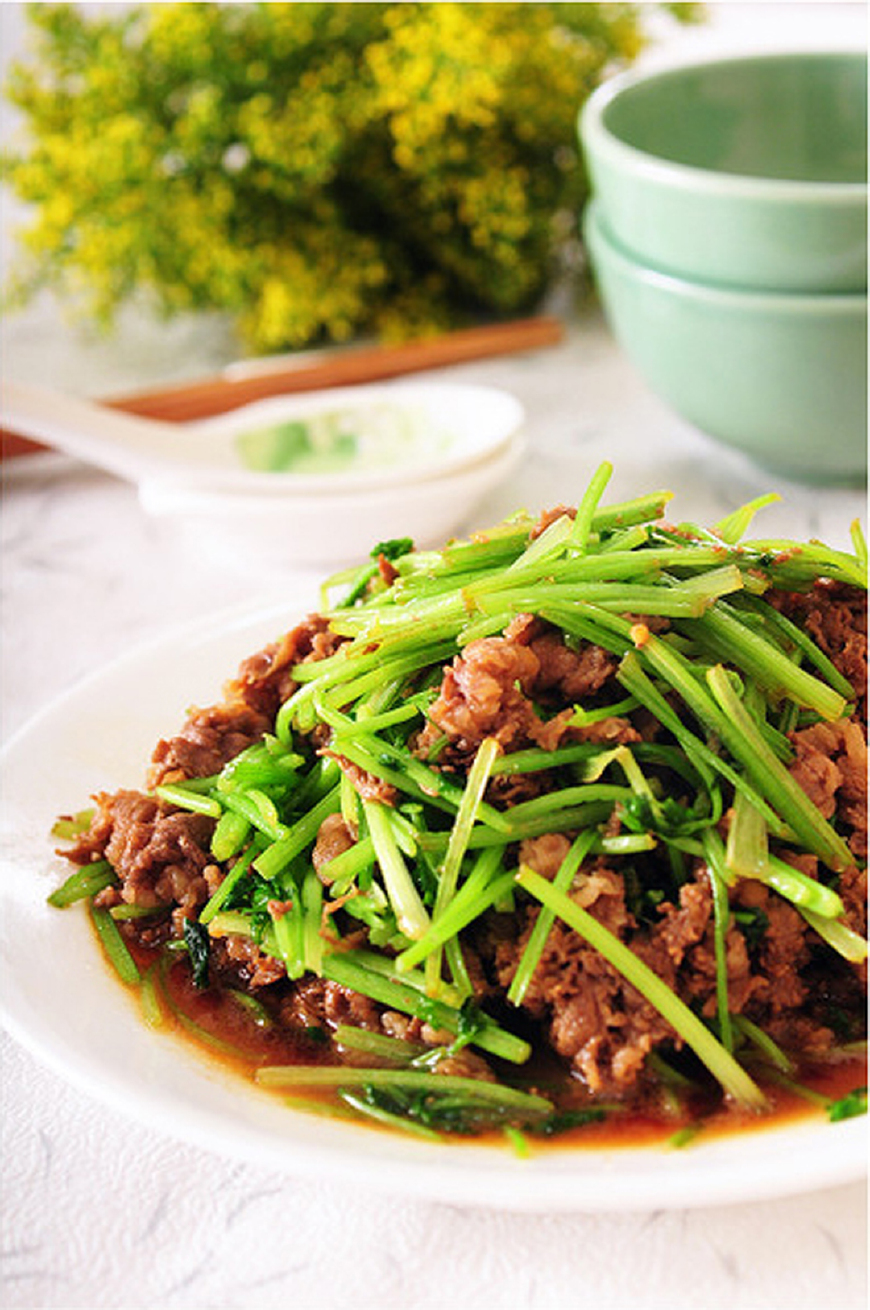 香菜梗炒牛肉片,这种做法你吃过没?开胃还下饭,鲜香浓郁