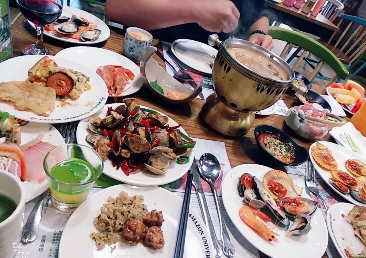 大家吃自助餐,一定要记得少吃这3类海鲜,吃它们就是跟钱过不去.
