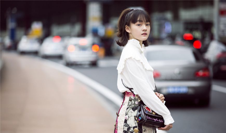 文淇在10岁的时候就出道演艺圈,在出道的次年,就获得了新丝路中国少儿