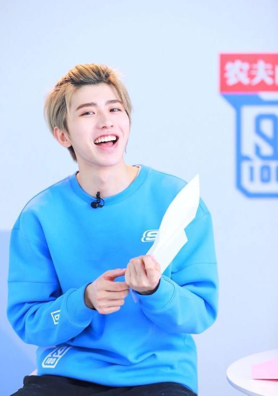 易烊千玺也绑"苹果头",你的苹果头爱豆们pk谁会赢?