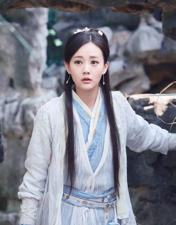 李一桐素颜美照也这么美，真不愧被称为最有灵气的黄蓉|李一桐|素颜|羊毛衫_新浪新闻