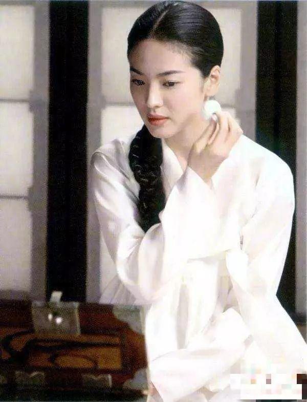 韩国女星穿古装,宋慧乔堪比神仙姐姐,朴信惠还是更适合现代装