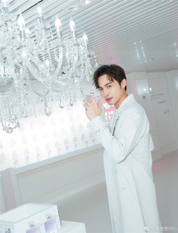 微博晒美照,让人怦然心动的白衣少年|张彬彬|白衣|少年_新浪新闻