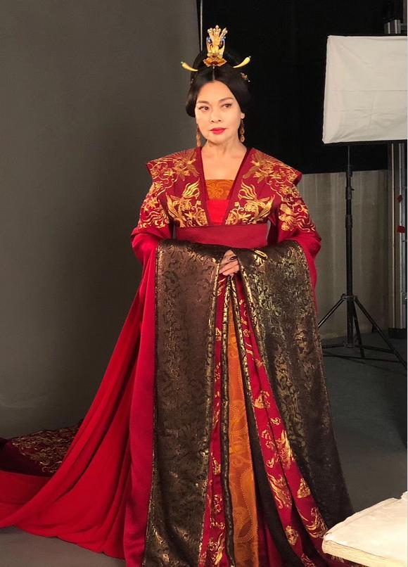 51岁老戏骨史可生活近照容光焕发风韵依旧混血儿子越长越壮