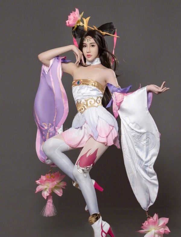 王者荣耀风评被害,刘梓晨辣眼cos妲己貂蝉,网友却有一丝心动