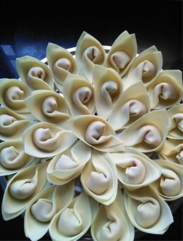 馄饨不会包教你几种美味好看的馄饨包法皮薄馅多鲜嫩多汁