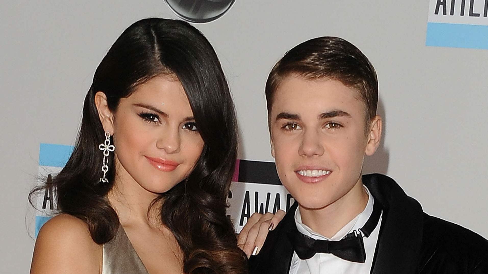 justinbieber和新女伴出去玩,傻脸娜粉丝很惊讶