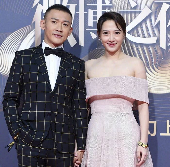 聂远携妻子妻子越一同走红毯现场透露希望在猪年生一个宝宝