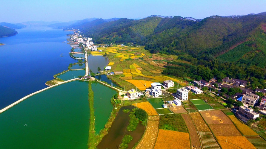 航拍广西曲樟乡秋季山水田园,人杰地灵的地方,美的让人窒息!