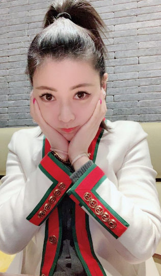 更显年轻漂亮,夺中超后确认离婚,曾共患难|颜骏凌|朱玥|患难_新浪新闻