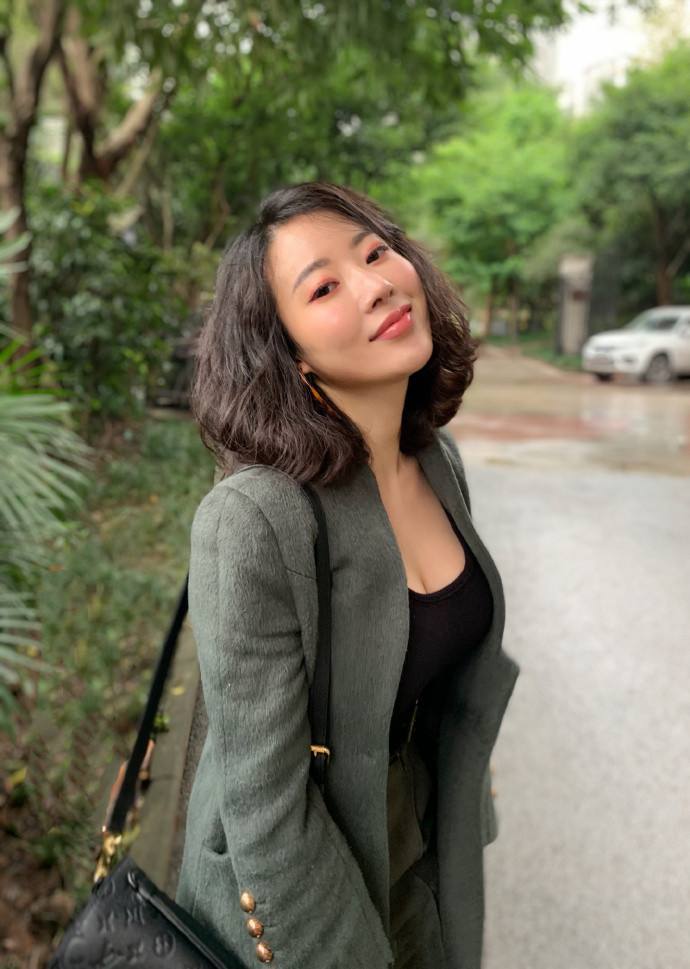 展现迷人身材,蒋娉婷自信满满,时尚潮流代表