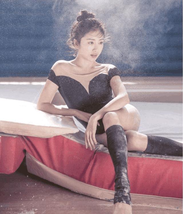 因魔鬼身材被称为体操女神,嫁1米58丈夫,但粉丝见后都说值了!