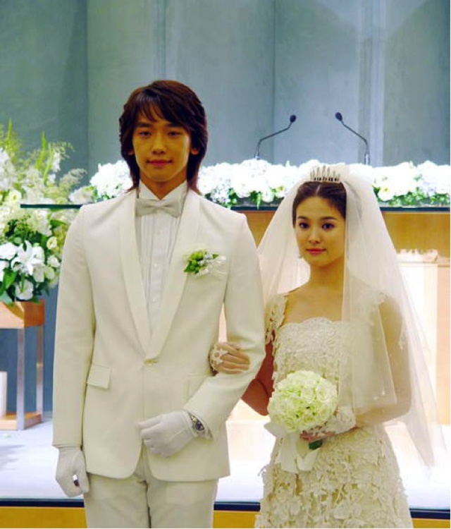 看了宋慧乔和金泰熙的婚纱照后,明白了亚洲天王rain会与她结婚