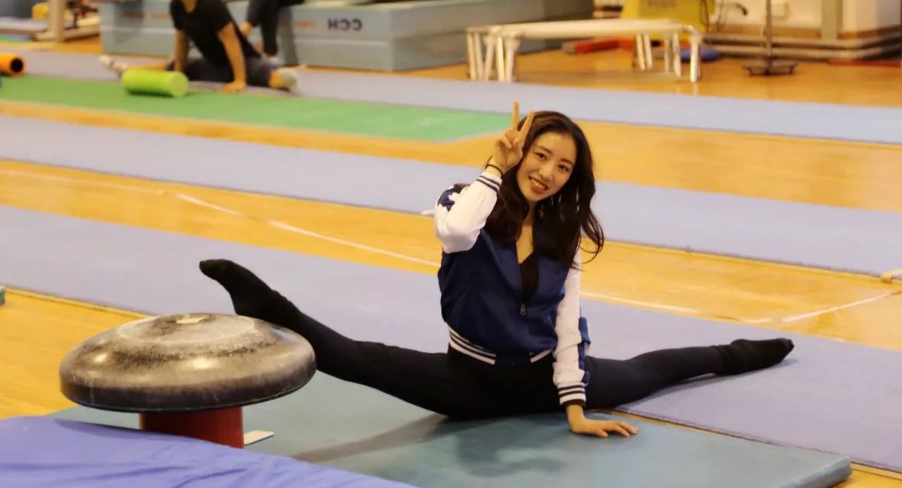 体操女神周捷生活现状婚礼体育大咖云集怀孕5月仍做一字马