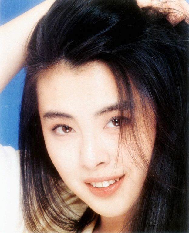 杨幂刘诗诗发际线被吐槽?据说有这样发际线的才是真美女