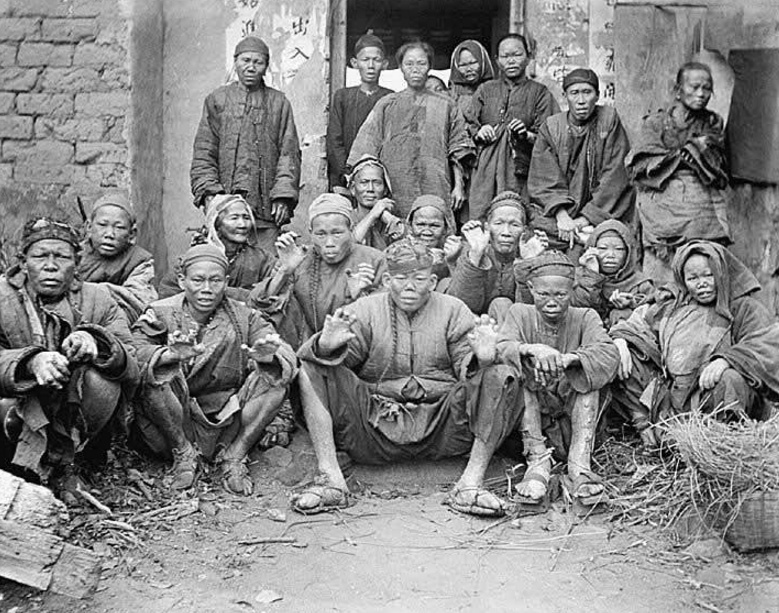 十张罕见晚清社会老照片:第六张让人不忍,太心酸!