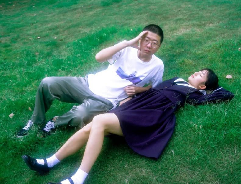 黑尾酱不畏流言,晒和李诞的合影,网友:两个人真随性