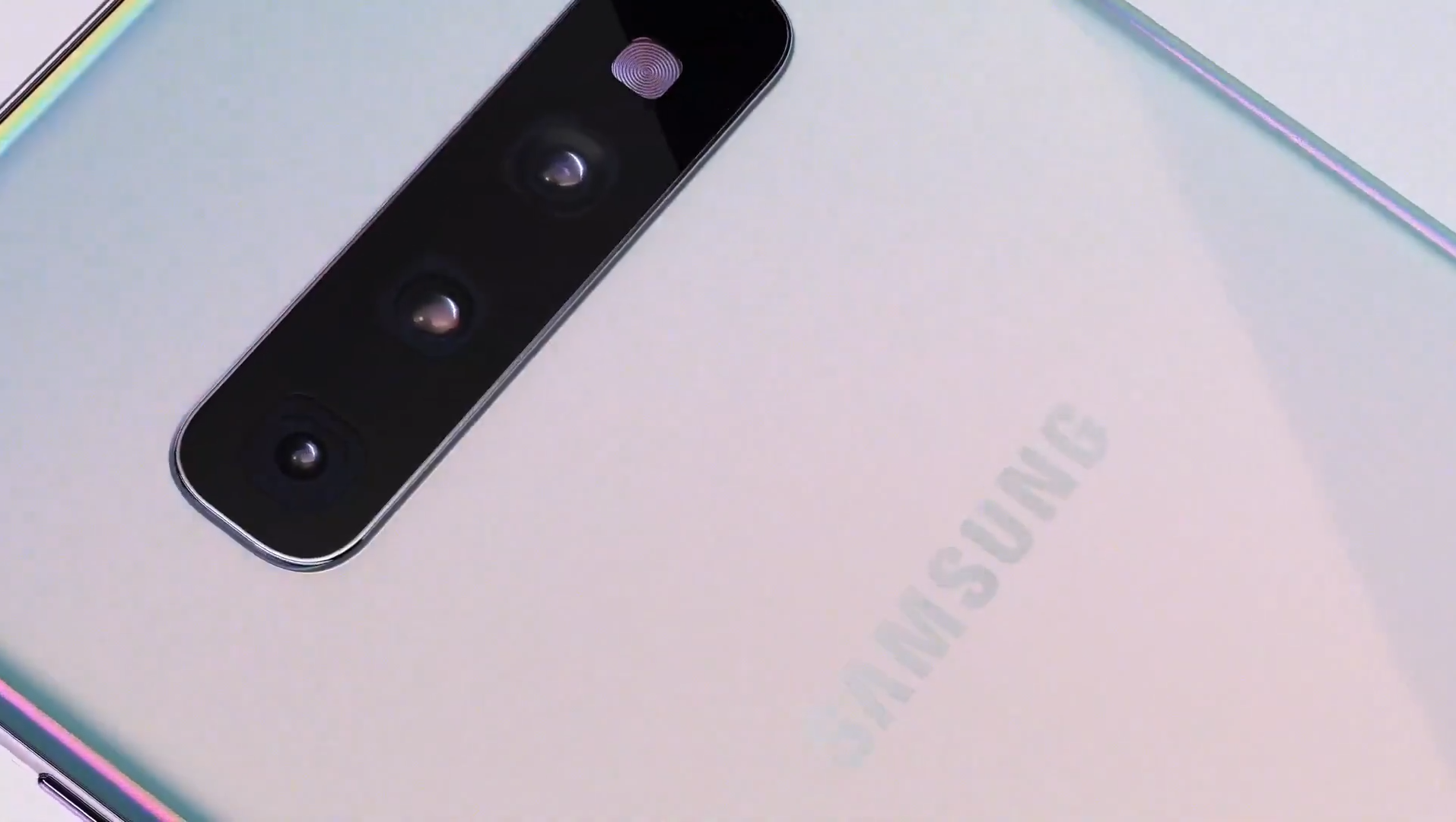 双ois光学防抖,2被光学变焦等等,galaxy s10e要少了一颗长焦摄像头