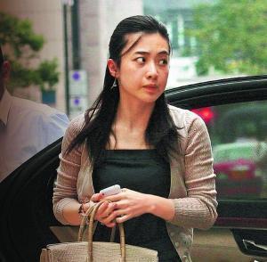 别说老公了,想做刘秀融的男朋友都得先掂量掂量自己的斤两了.