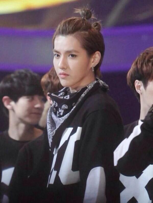 易烊千玺也绑"苹果头",你的苹果头爱豆们pk谁会赢?