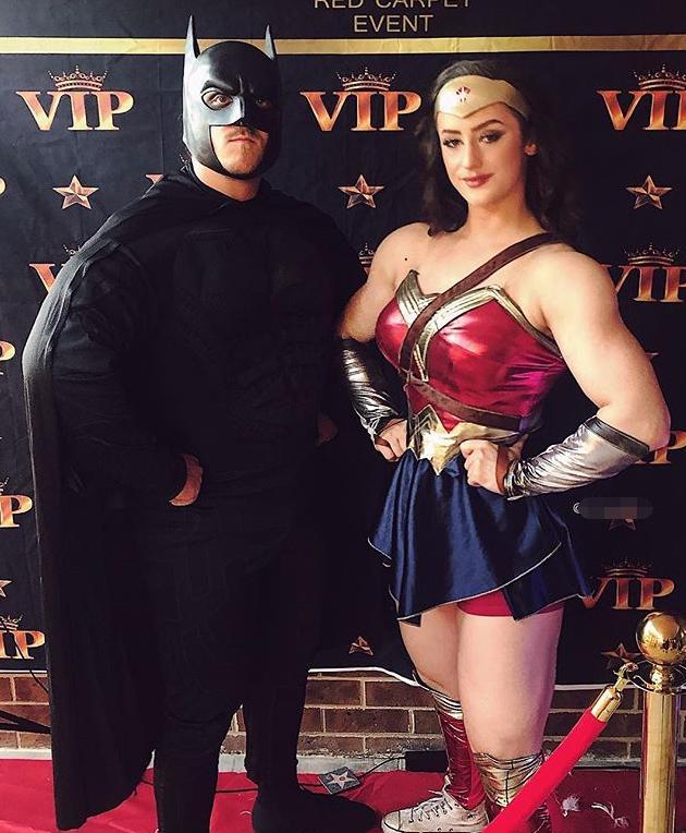 澳洲肌肉版神奇女侠仍嫌自己不够壮偶像是罗尼库尔曼