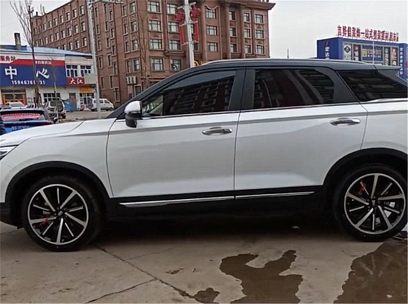 9万奔腾t77车窗贴膜提升颜值内饰还堪比e级但动力太弱