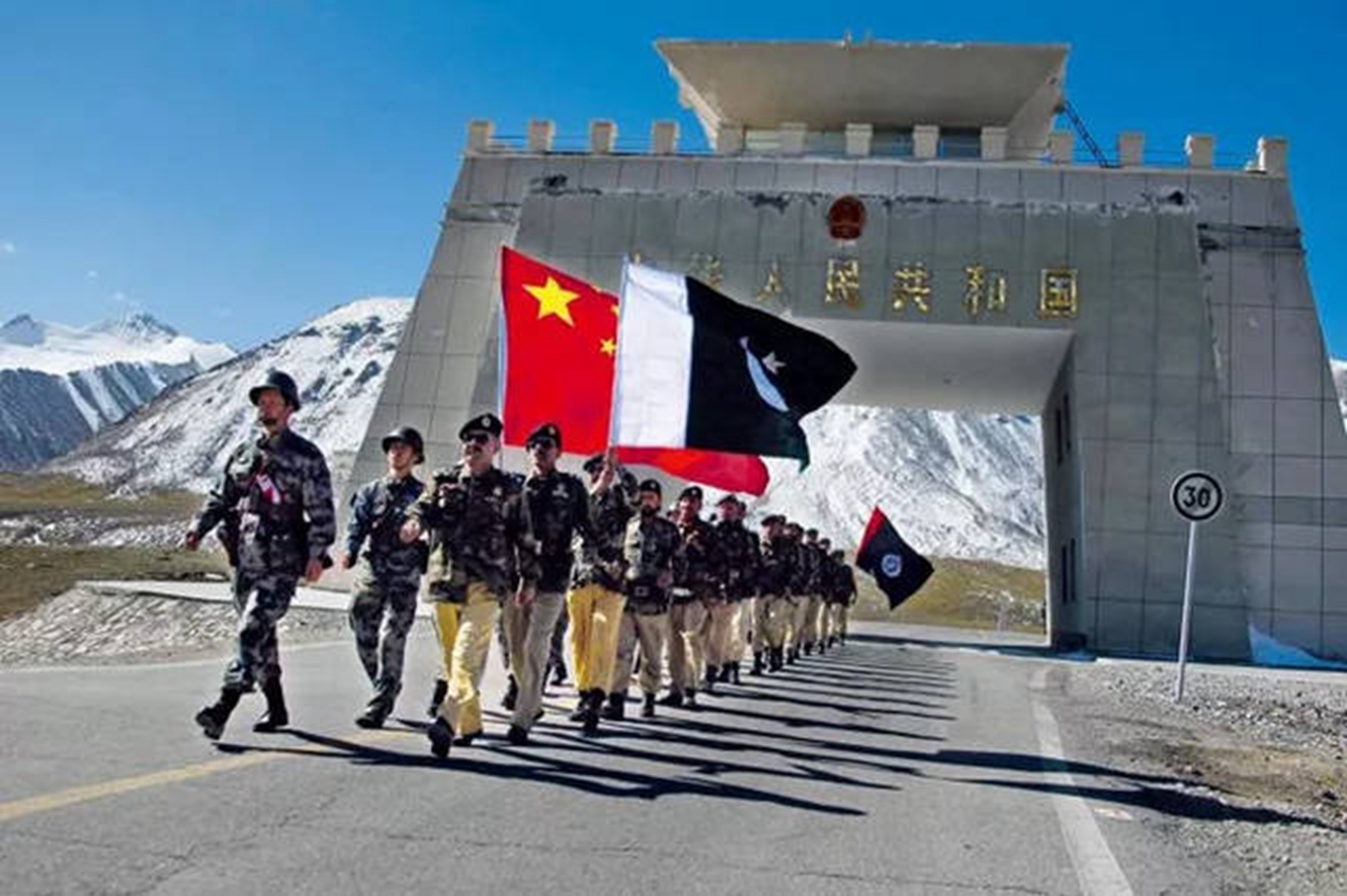 看看中印边界,再看看中巴边界,这就是差距